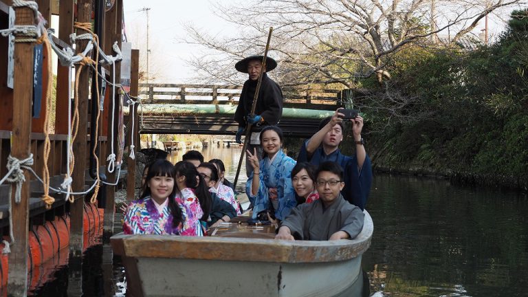 ＩＴＩ研修生､和服姿で柳川の「川下り」を楽しむ