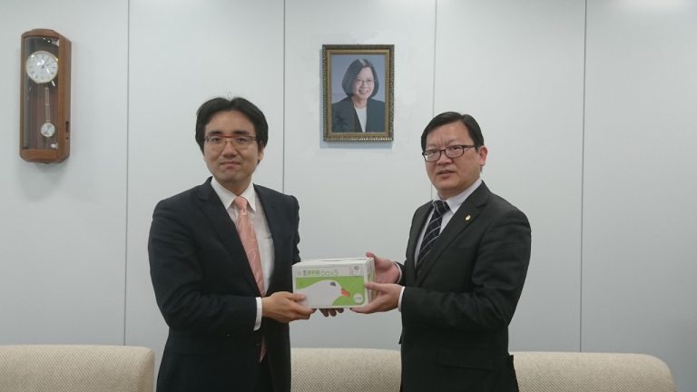 「日台若手交流會」代表加藤秀彥赴大阪辦事處捐贈花蓮賑災款