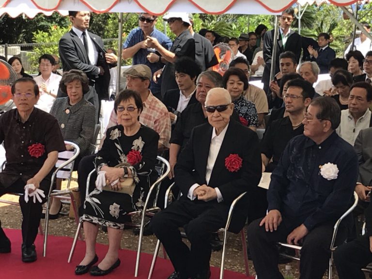 沖繩二戰台灣人戰亡者慰靈碑揭幕　李登輝提字「為國作見證」