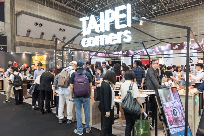 01「TAIPEI corners」開幕初日の様子、大勢の来場客が集まった