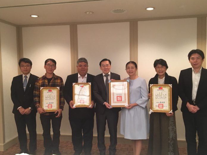 照片5:全體出席者合影。