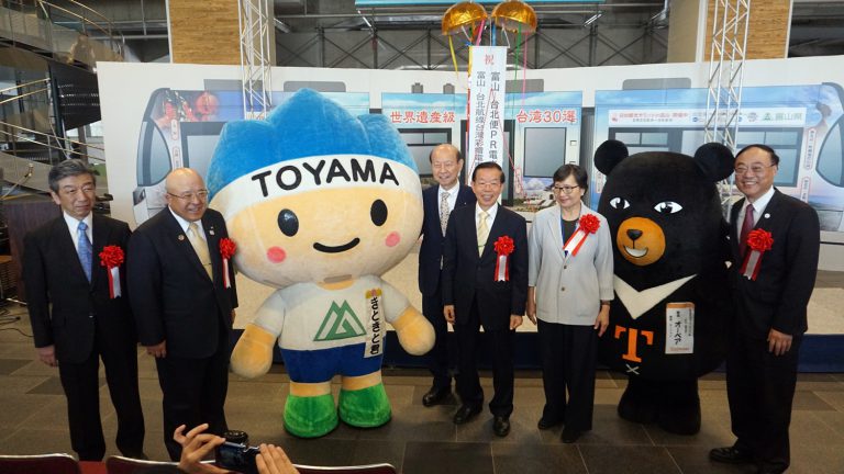 台灣彩繪列車現身富山　展現台灣之美