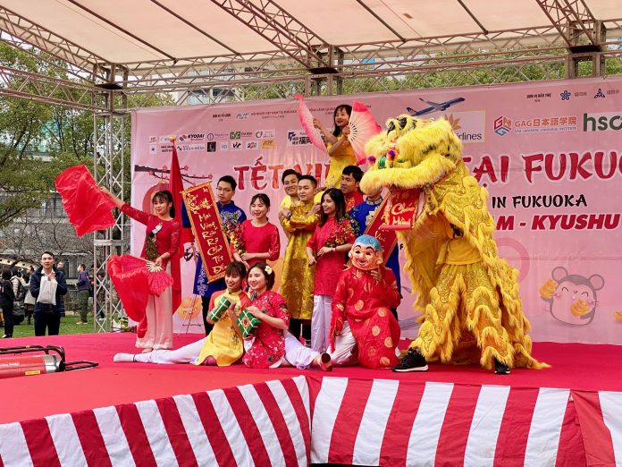 ①(アイキャッチ画像)華やかなベトナムのお正月イベント
