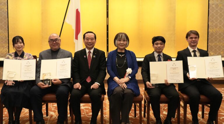 第18屆日本國際漫畫賞左萱摘銀　感謝臺灣自由土壤的培育