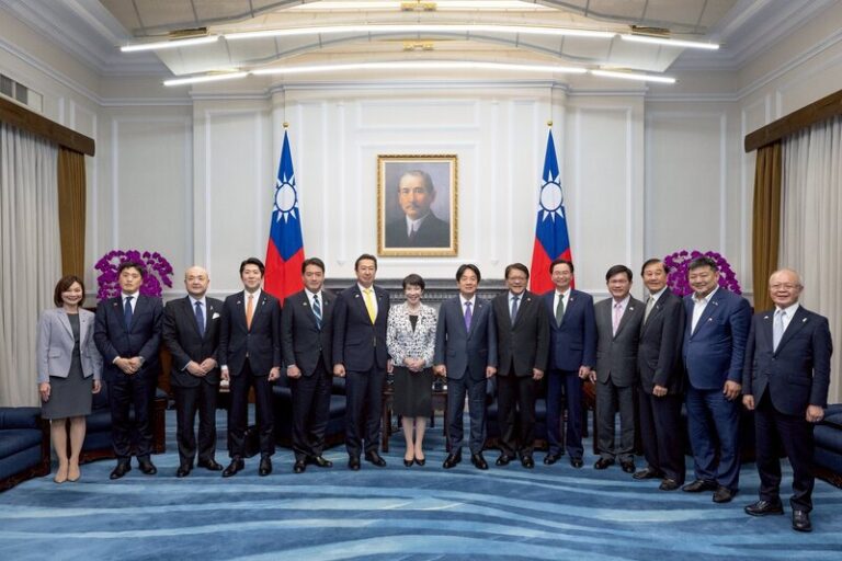 訪台で高市氏が会見　「台湾と実務関係でも堂々と強化すべき」