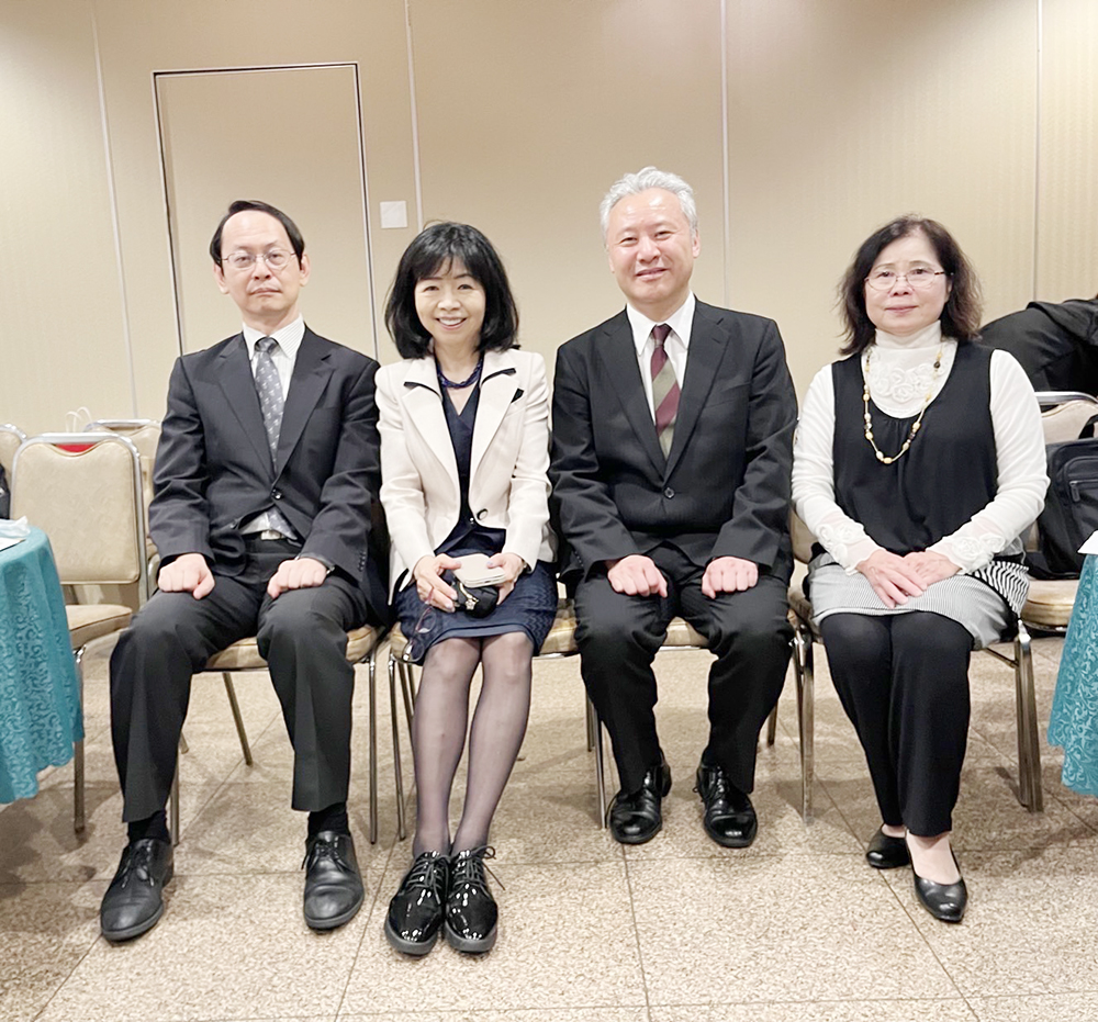 黃冠超組長、各務洋子教授、西原教授、詹秀娟會長紀念合影