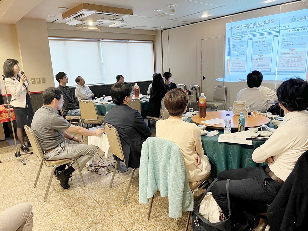 大家認真聆聽演講