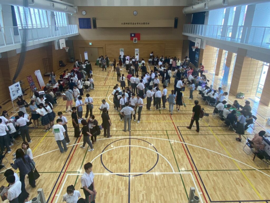 学生たちの積極的な参加により、会場は大いに盛り上がりを見せました