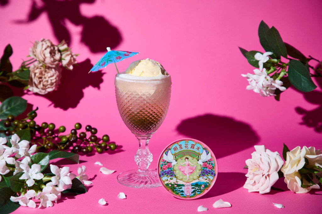 ジャスミン茶梅フロート イートイン 1,430円(コースター付 2,200円)、テイクアウト 1,280円(コースター付 1,930円)