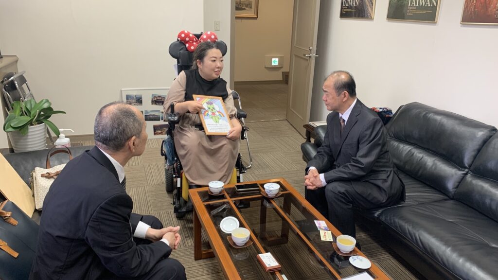 陳銘俊處長獻上慰問