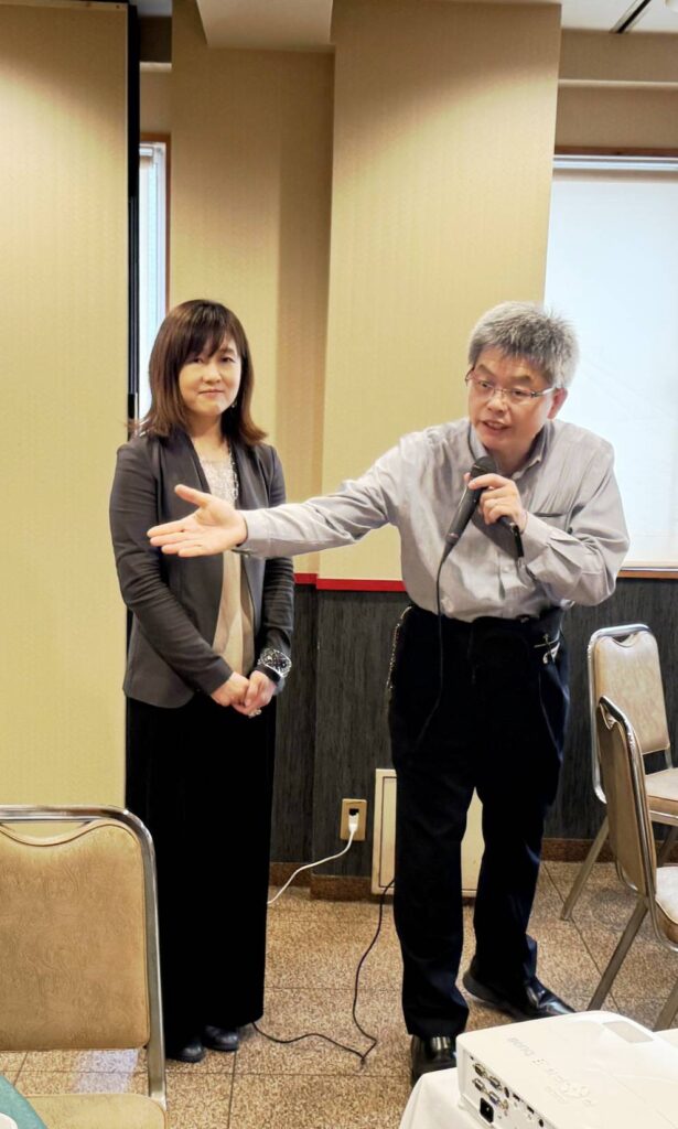 下一届會長黃野銀介和副會長林佩芬