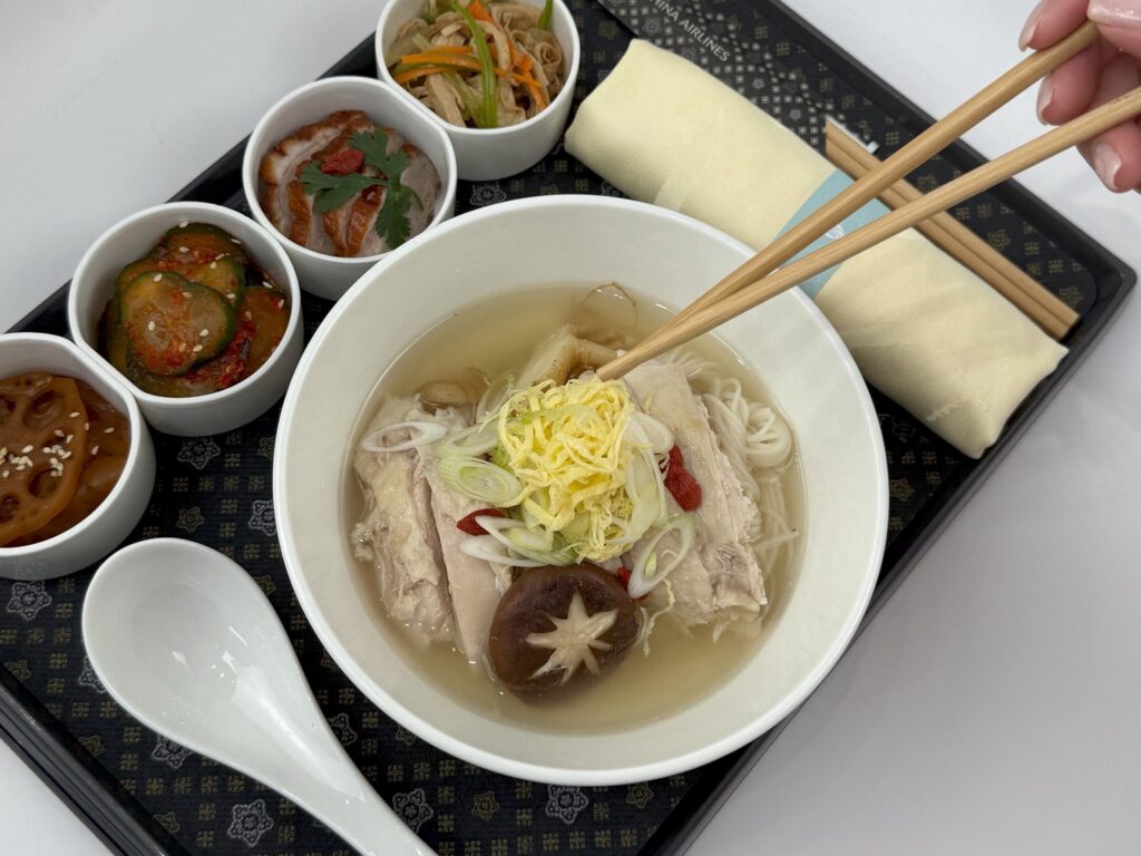 與知名品牌許氏花旗參的聯名餐點和甜點