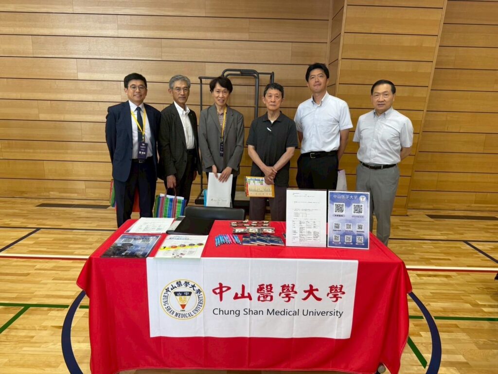 中山医科大学の集合写真