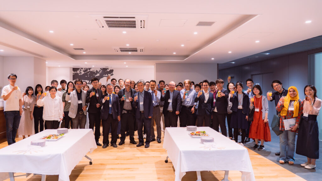 交流晚會與會人員合影