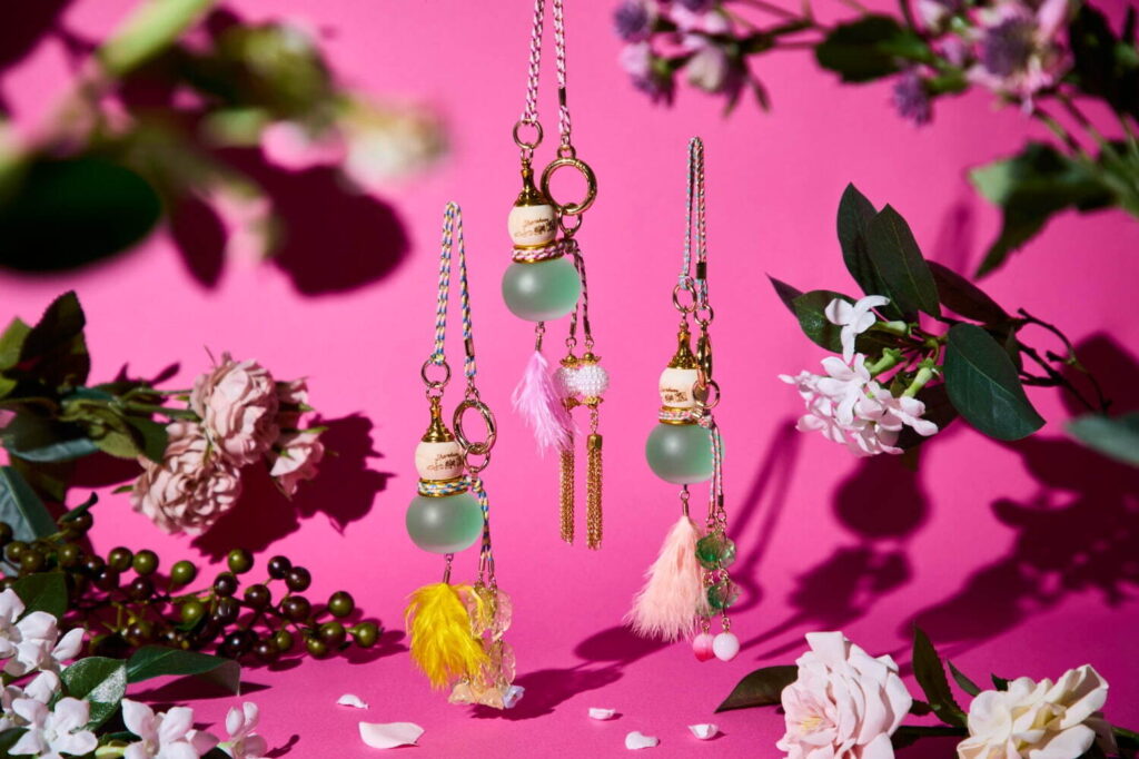 瓢箪聖水ボトル 全3種 各5,320円(maboroshi、little flowers、pearl tassel)