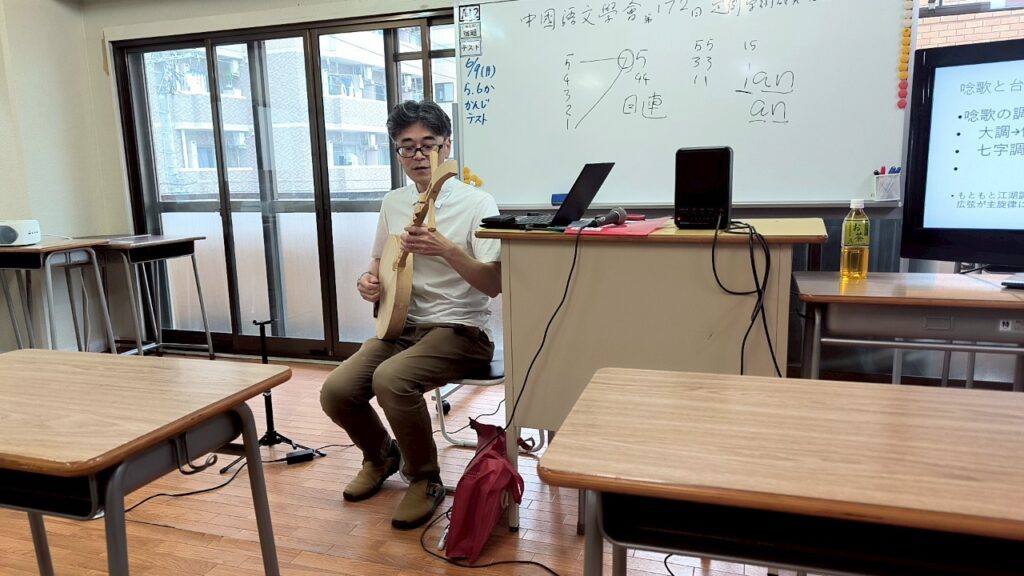 立石教授彈唱台灣唸歌