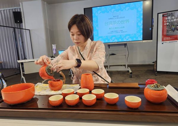 天理大学中国語学科が贈る台湾茶の世界―香りと味わいの旅