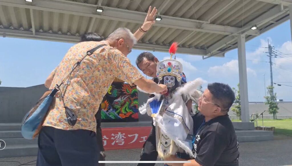 臺灣傳統布袋戲與觀衆互動