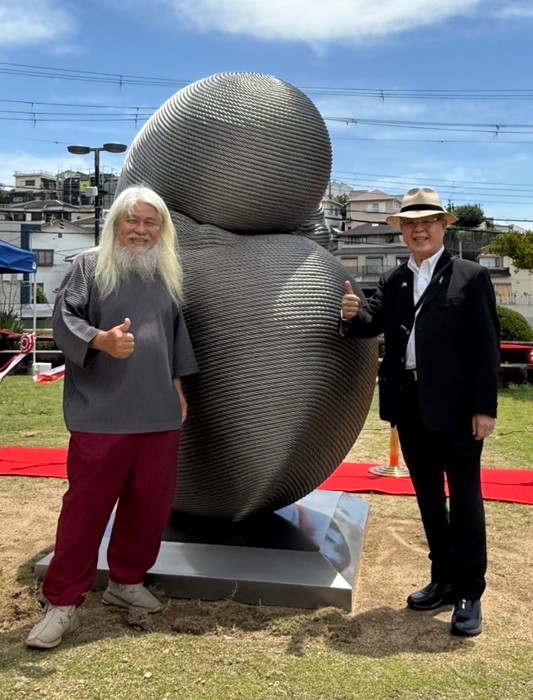 康木祥 (左) 與總統府國策陳天隆顧問 (右) 紀念合影