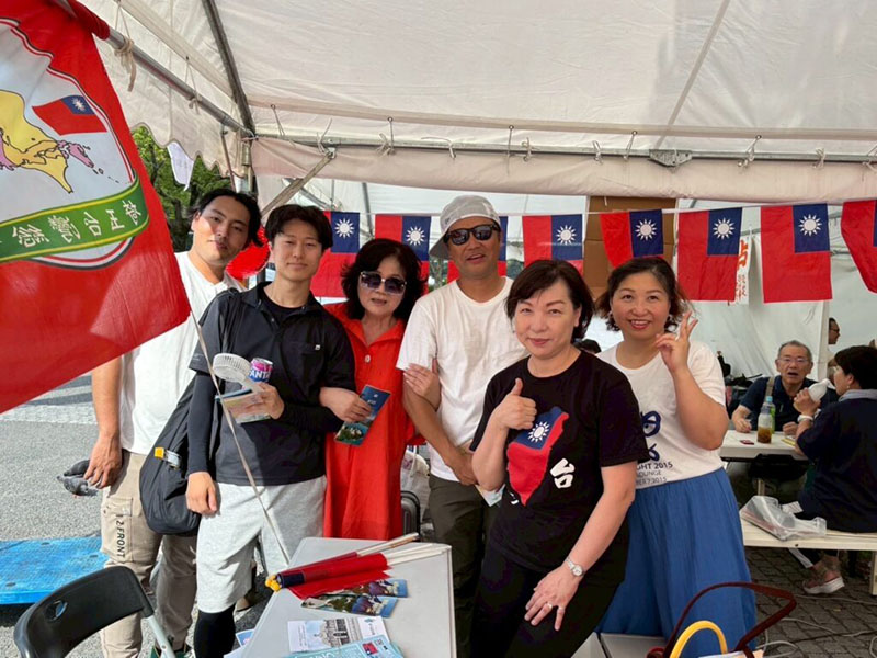 埼玉台灣總會羅碧玲會長(右2)