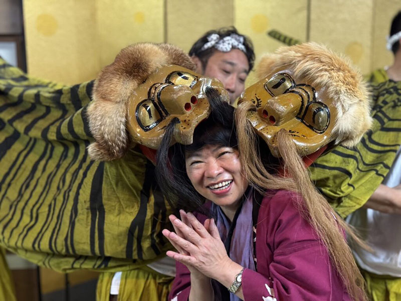 歡迎晚宴中演出火伏虎舞，黃市長參與同樂(照片取自嘉義市政府新聞)