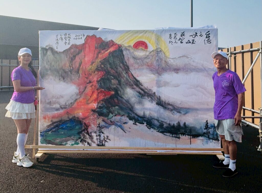 右:旅日知名畫家李鴻儒老師