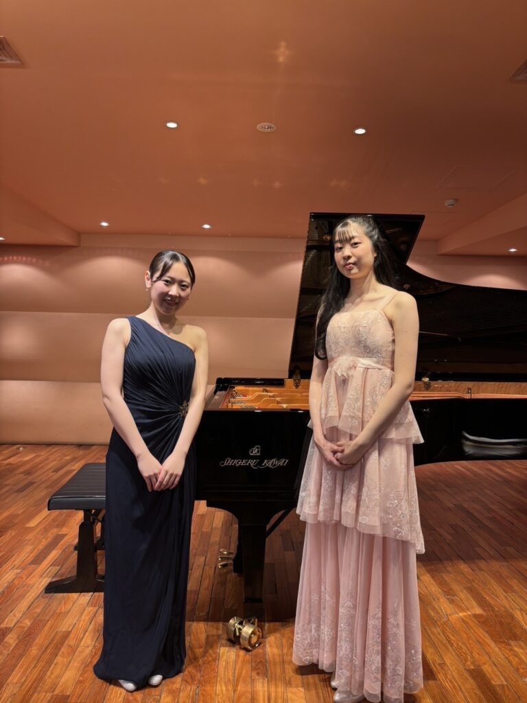 富澤ひかり (左) 與張宇晴 (右)