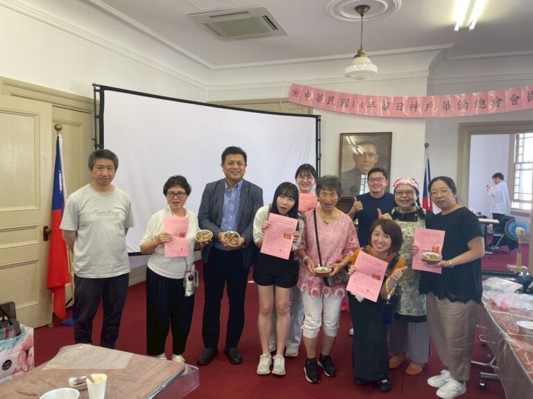 李安琪講師向參加學員說明在台灣客家人分佈的區域