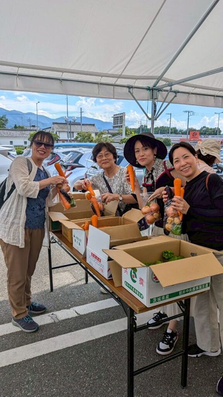 市集採購新鮮紅蘿蔔