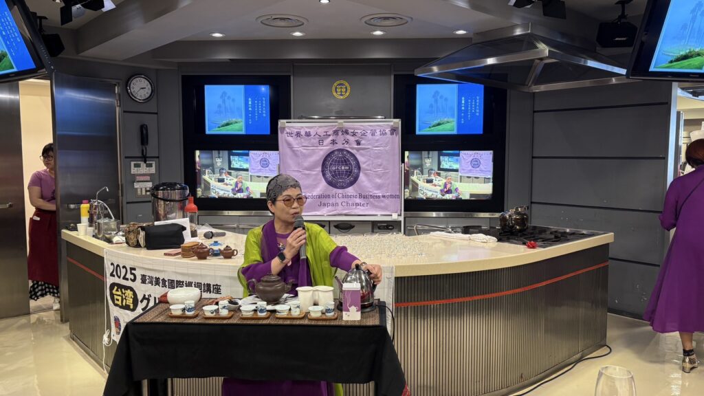 茶藝師田中桃子致詞