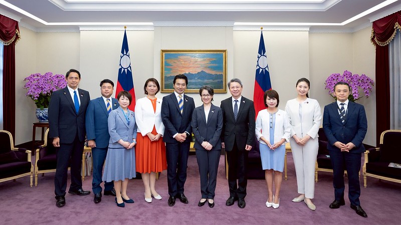 記念写真（写真：総統府ホームページより）