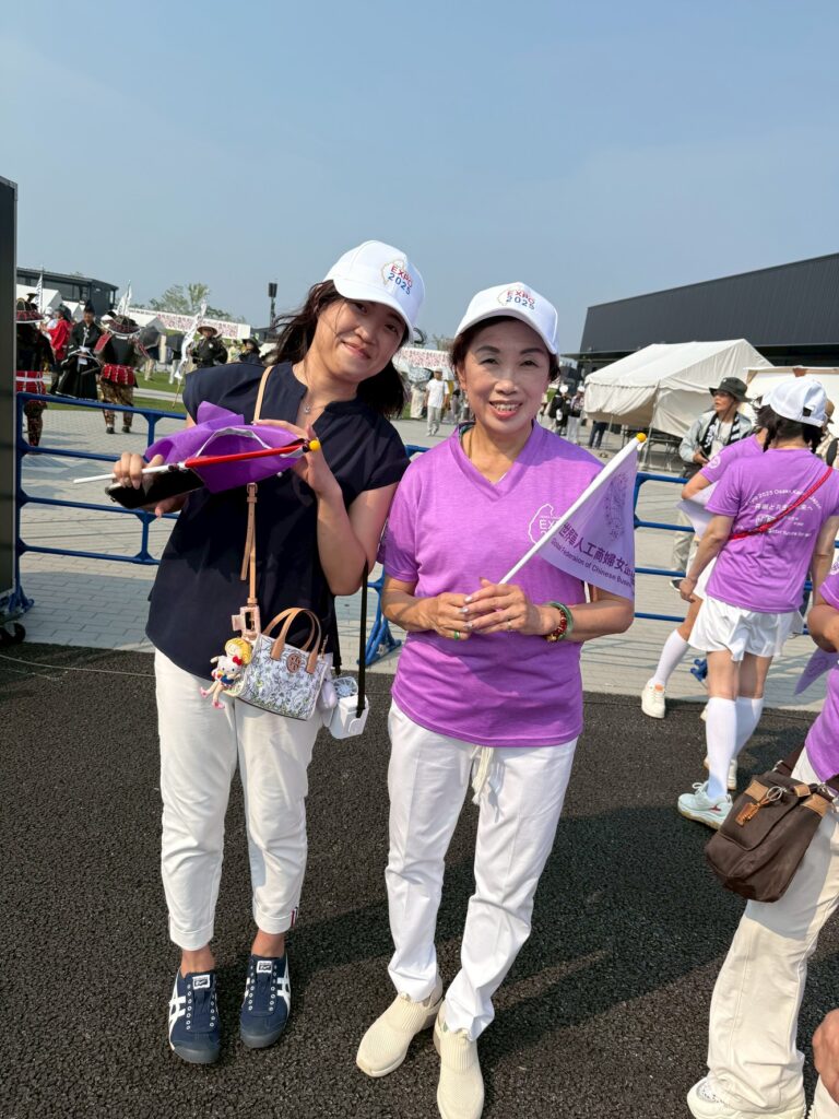 日總洪益芬総会長 (右) 與日總青商林怡君會長 (左)