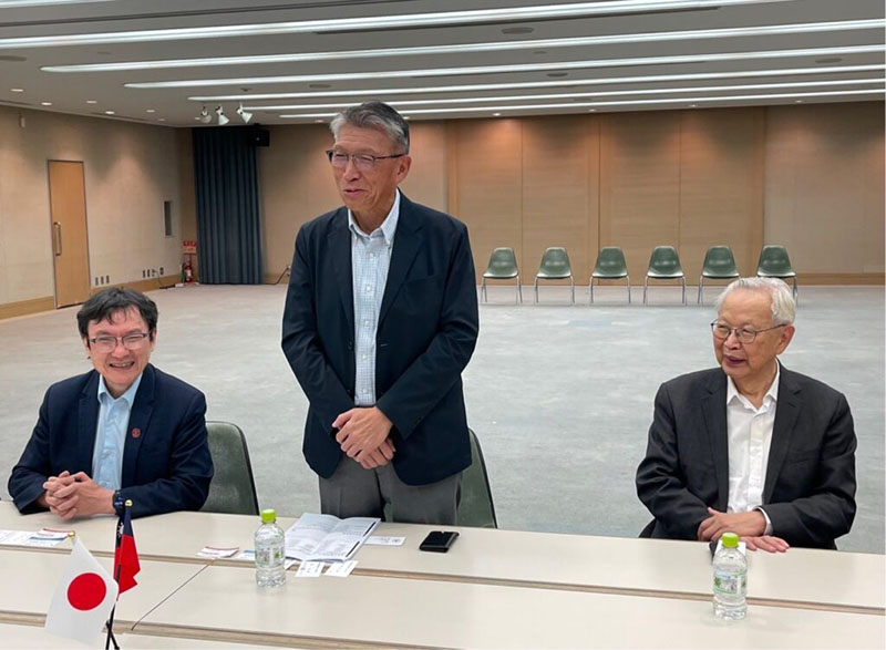 陳瑞杰董事長（中）致詞