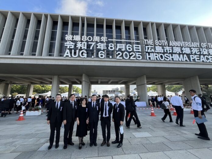 駐日代表李逸洋（右3）代表台灣首度出席廣島市和平紀念儀式