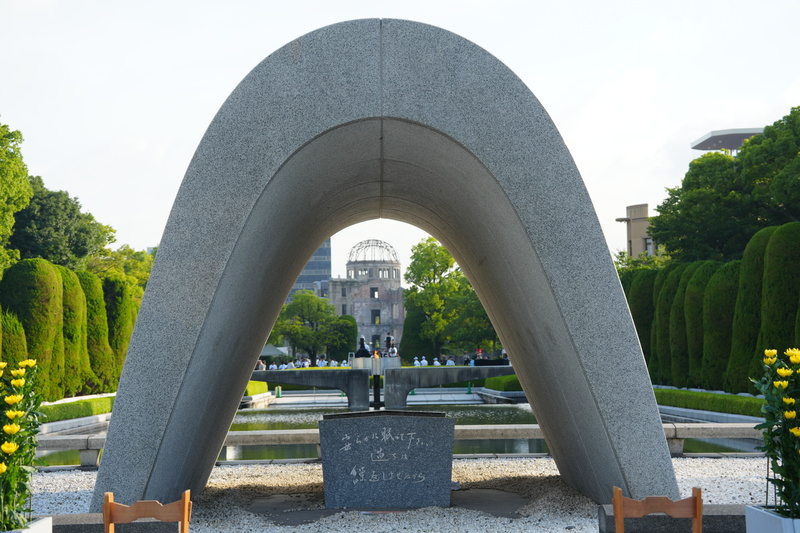 廣島市和平紀念公園內的原爆死歿者慰靈碑