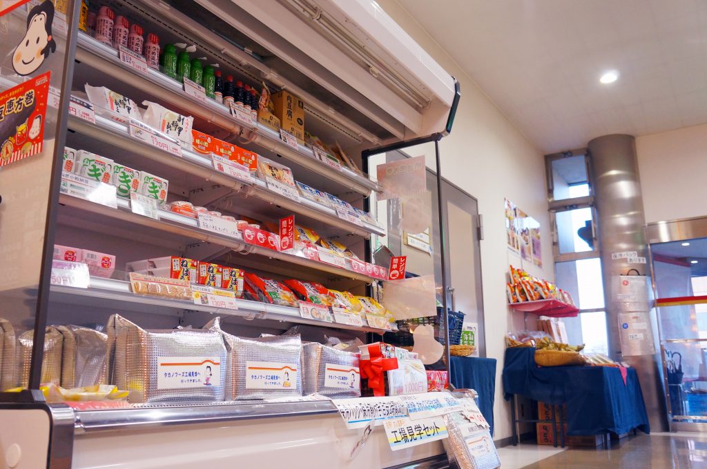 納豆博物館內的小賣店，販賣著各種各樣的納豆商品(圖\タカノフーズ官網)