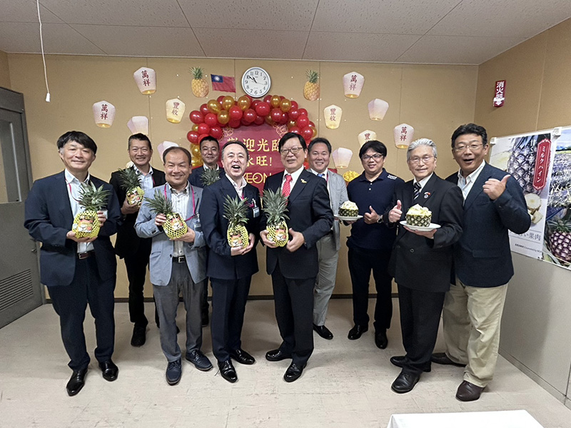 牛奶鳳梨開賣交流會，日台雙方出席者合影