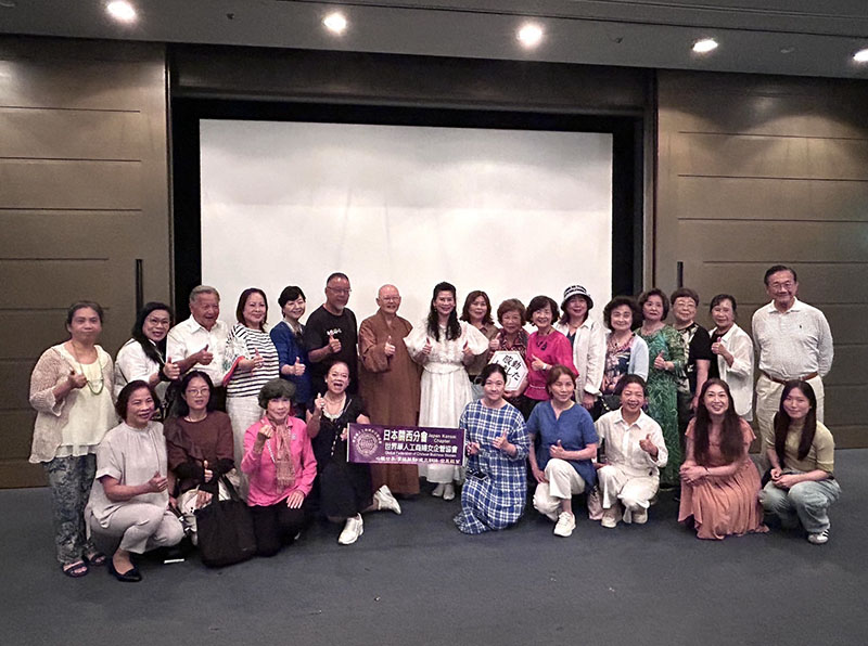 曲導演與現場觀眾合影