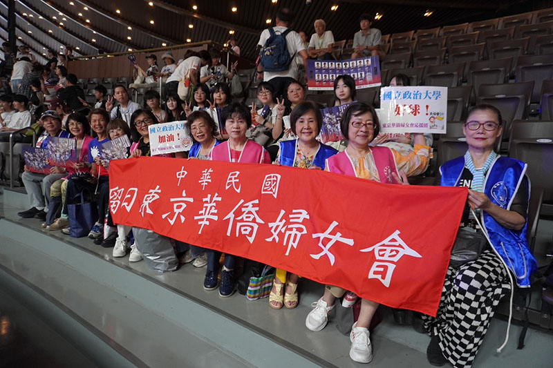 留日東京華僑婦女會場邊加油