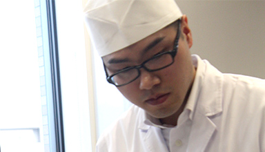 海外日本料理烹飪技能認證制度獲得金色獎牌之中國籍廚師Zhang Yixiang(圖\海外日本料理烹飪技能認證制度官網)