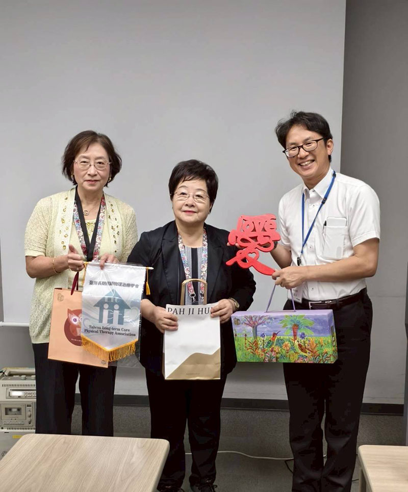 台灣社會福利總盟陳節如理事長(中)