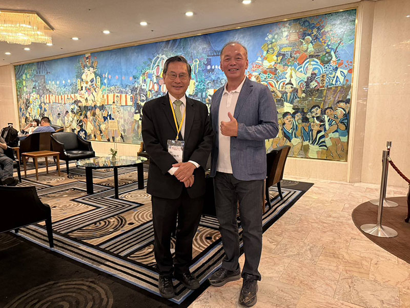 涂醒哲氏(左)は両国関係のさらなる発展に期待を寄せた