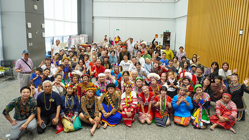 台湾原住民の祭典「収穫祭2025」閉会集合写真(写真/Facebook@Noriyuki Kan)