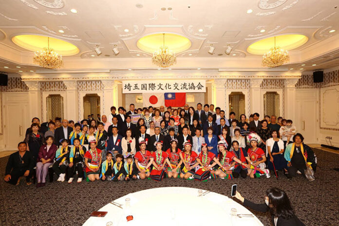 埼玉国際文化交流協会の設立一周年記念式典が盛大に行われ、来場者105名参加