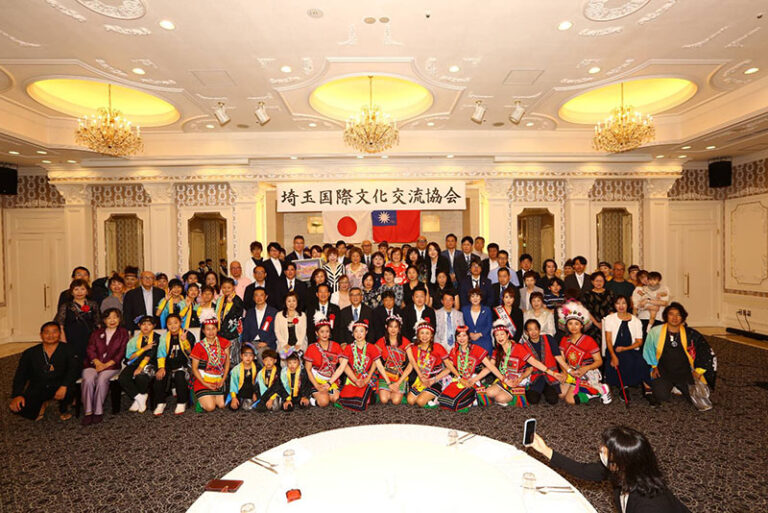 埼玉国際文化交流協会の設立一周年記念式典が盛大に行われ、来場者105名参加