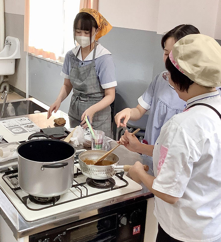 陳校長示範珍珠作法