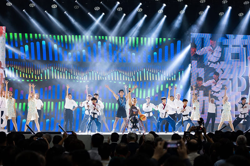 発足式典のパフォーマンス