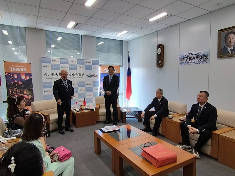 洪英傑處長接見愛心僑胞