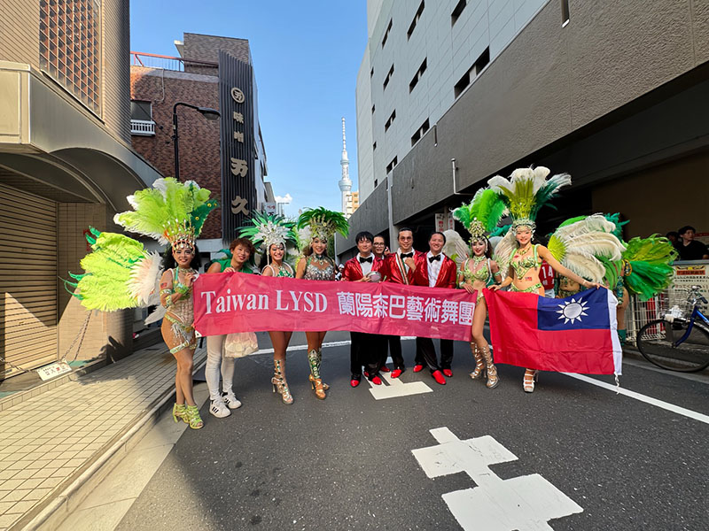 台湾のLanyang Samba Art Dance Group(Lysd)ダンサーに加え台湾国内からのドラマーの集合写真(写真／許仁寧 提供)