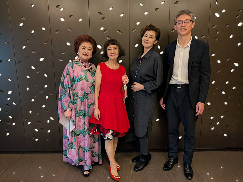 日臺商務促進會會長今角友美（左2）、參議員石井苗子(右2)合照